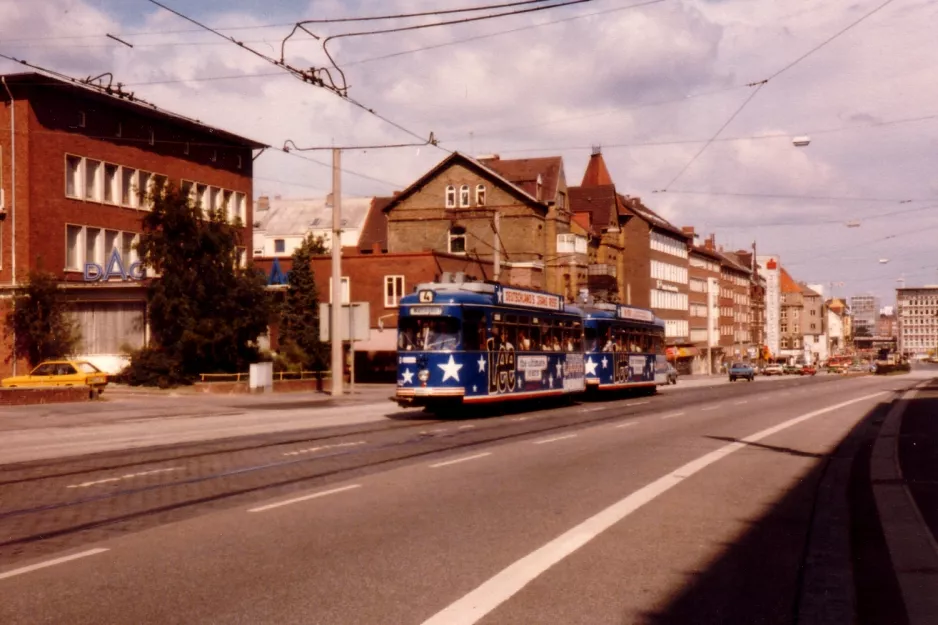 Kiel sporvognslinje 4 med motorvogn 242 på Sophienblatt (1981)