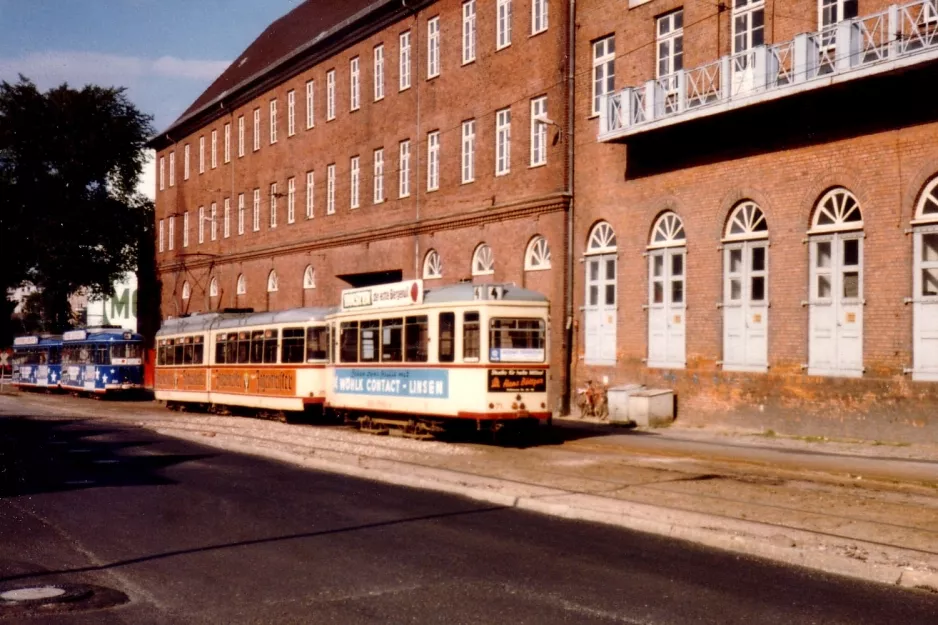 Kiel sporvognslinje 4 med motorvogn 242 ved Fähre Holtenau (Schleusenstraße) (1981)