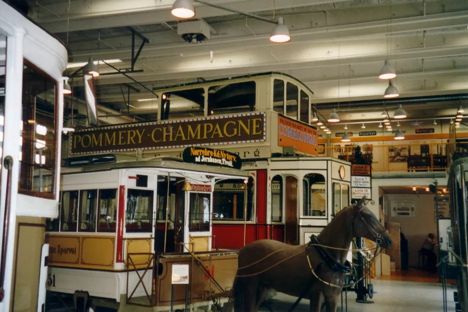 København hestesporvogn 51 "Hønen" i Hovedstadsområdets Trafikselskabsmuseum (2003)