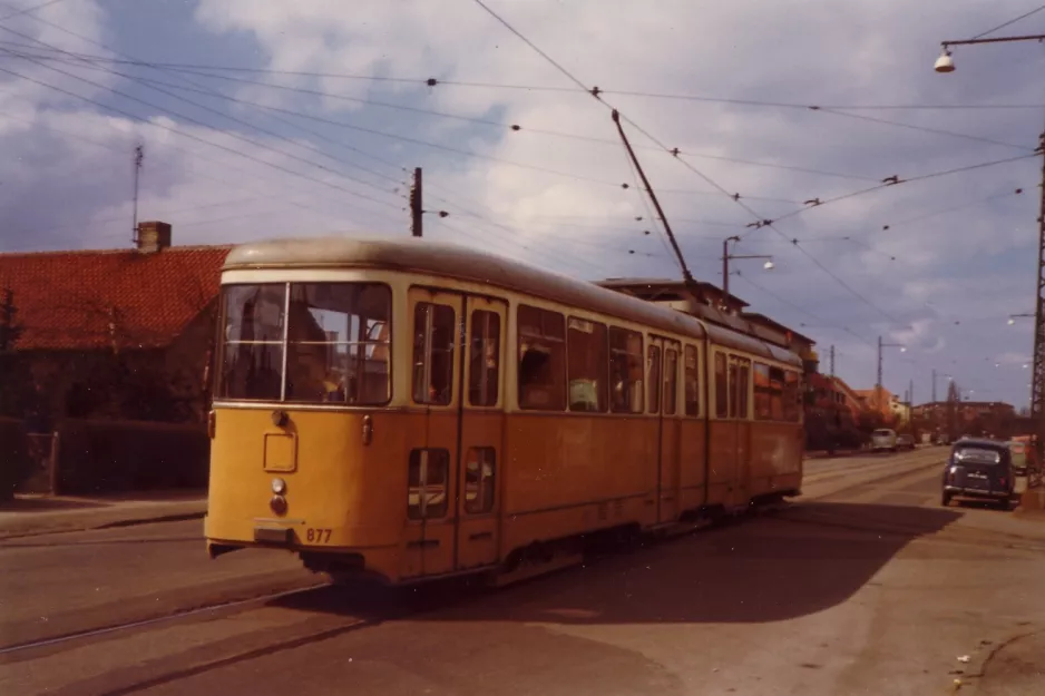 København sporvognslinje 5 med ledvogn 877 ved Formosavej (1972)