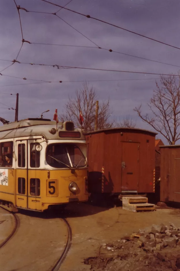København sporvognslinje 5 med ledvogn 898 ved Formosavej (1972)