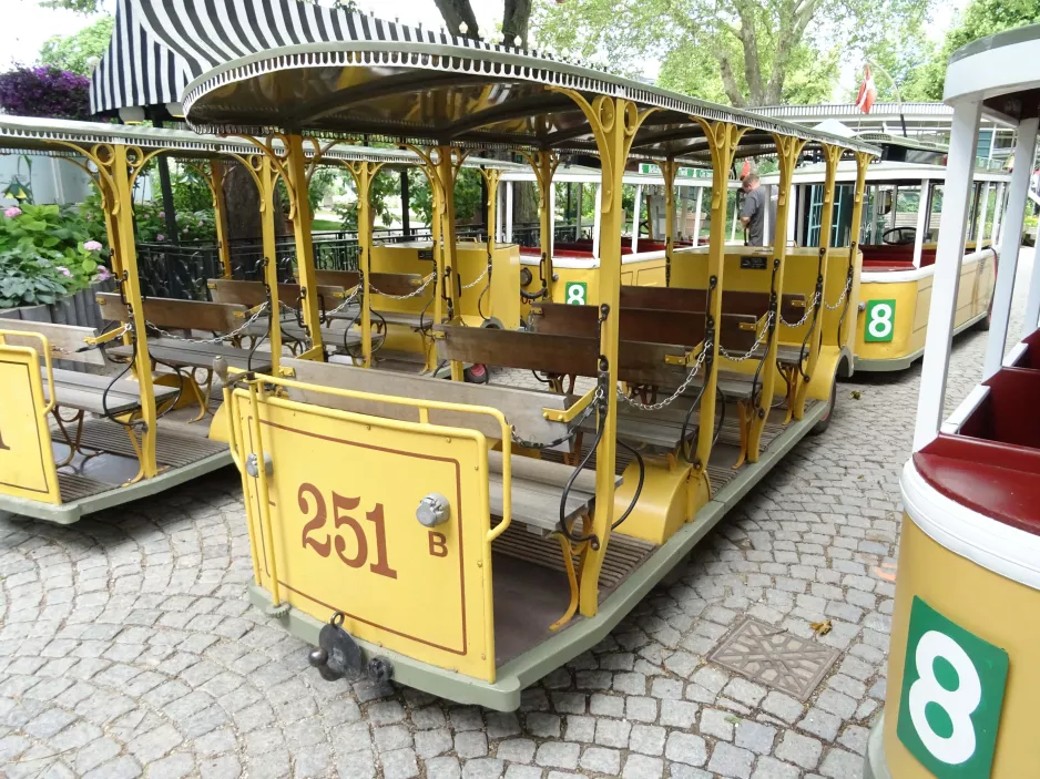 København Tivoli med åben modelbivogn 251 ved Linie 8 (2019)