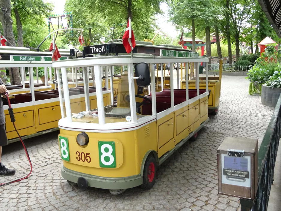 København Tivoli med modelmotorvogn 305 ved Linie 8 (2019)