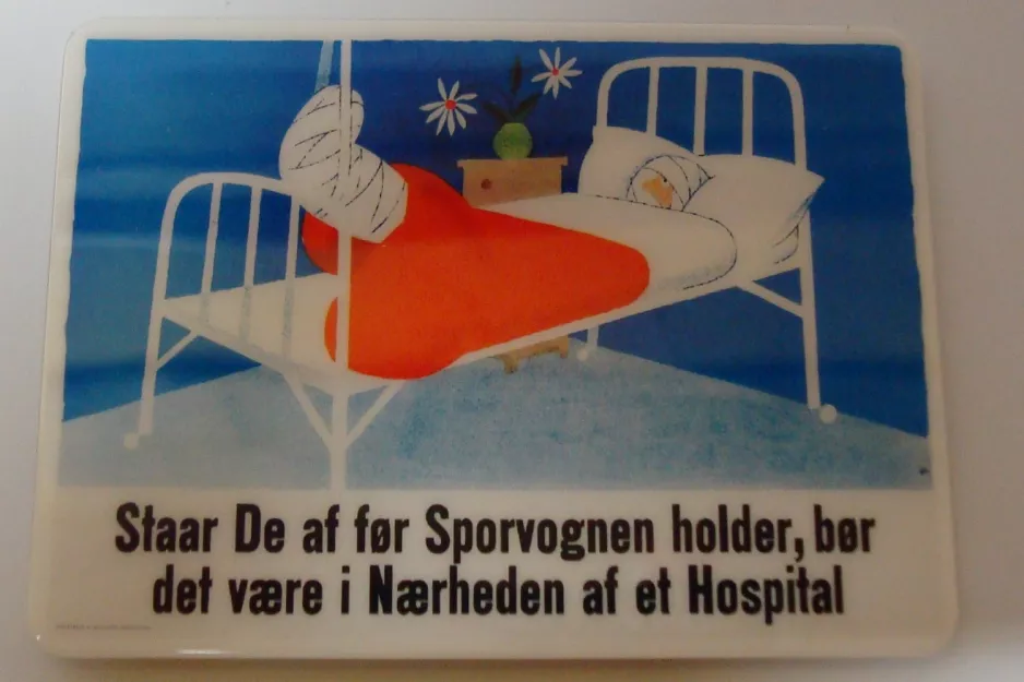 Køleskabsmagnet: Staar De af før Sporvognen holder
 (2009)