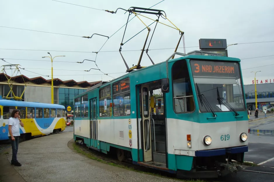 Košice sporvognslinje 3 med motorvogn 619 ved Staničné námestie (2011)