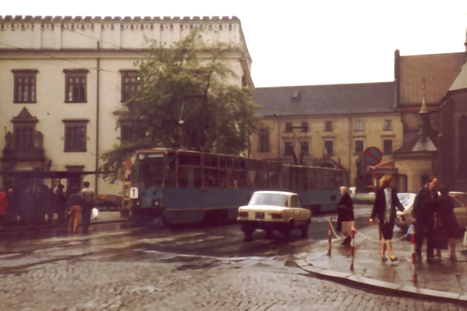 Kraków sporvognslinje 1 med motorvogn 776 ved Plac Wszystkich Świętych (1984)