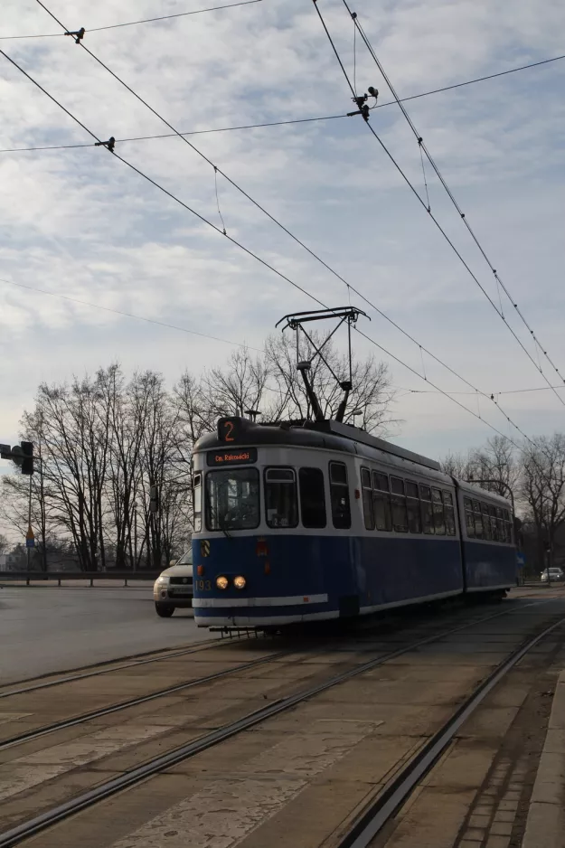 Kraków sporvognslinje 2 med ledvogn 193 på Jubilat (2011)