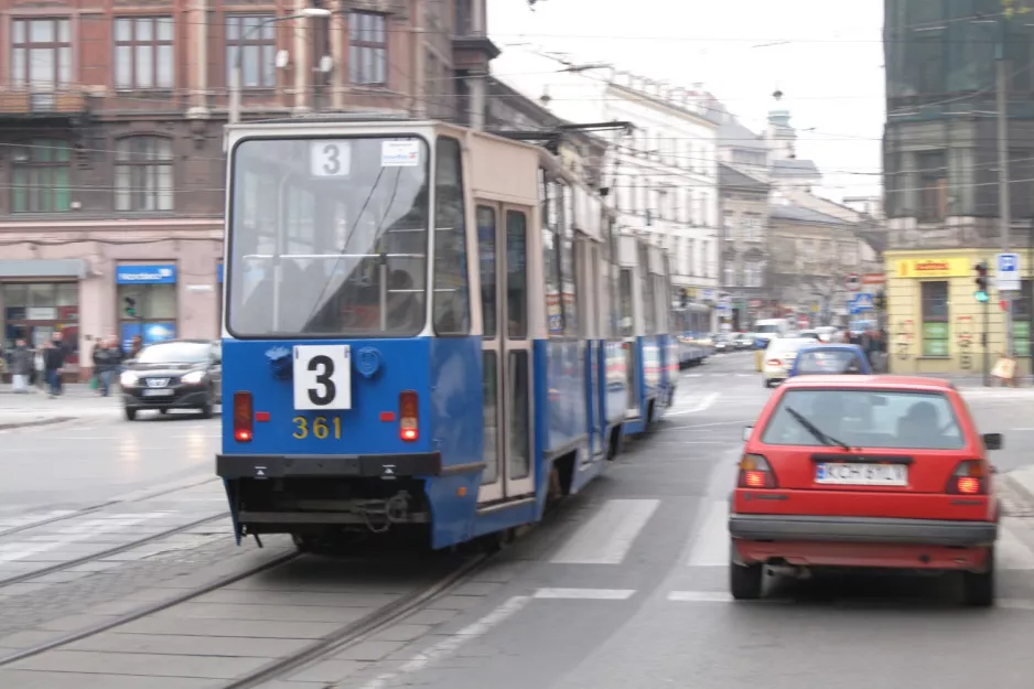 Kraków sporvognslinje 3 med motorvogn 361 nær Stradom (2011)