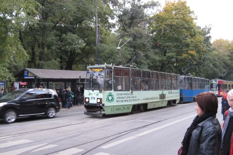 Kraków sporvognslinje 3 med motorvogn 374 ved Stary Kleparz (2011)