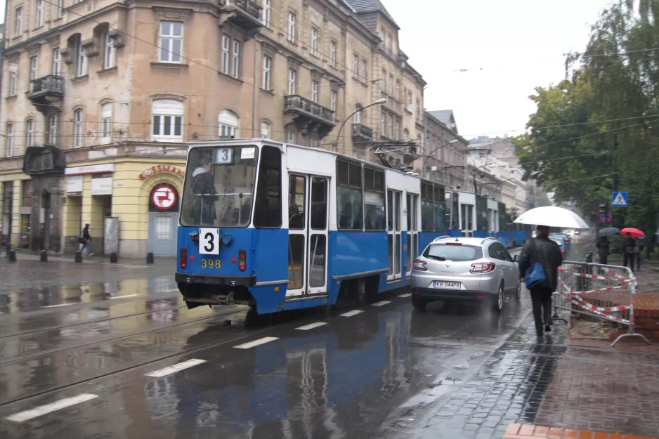 Kraków sporvognslinje 3 med motorvogn 398 på Juliana Dunajewskiego (2011)