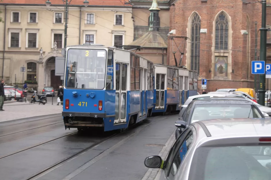 Kraków sporvognslinje 3 med motorvogn 471 på Plac Wszystkich Świętych (2011)