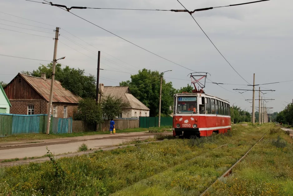 Kramatorsk sporvognslinje 3 med motorvogn 0050 på Tsentralna Street (2012)