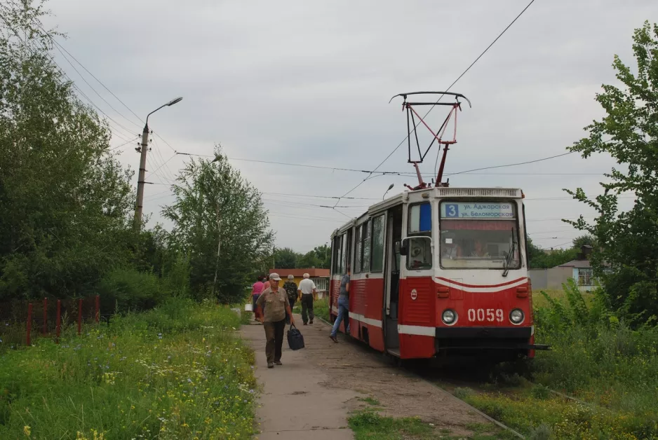 Kramatorsk sporvognslinje 3 med motorvogn 0059 på Tytova Street (2012)