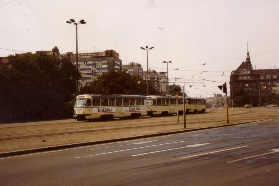 Leipzig ekstralinje 20 med motorvogn 1818 tæt på Hauptbahnhof (1990)