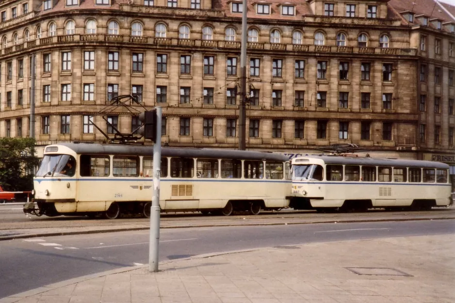 Leipzig motorvogn 2144 nær Hauptbahnhof (1990)