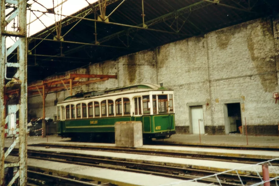 Lille museumsvogn 432 inde i depotremisen Saint Maur (2002)
