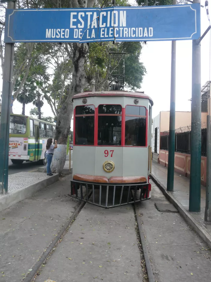 Lima Museu de la Elctridad med motorvogn 97 ved Museo de la Electricidad (2013)