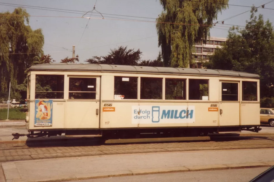 Linz sporvognslinje 3 med bivogn 117 ved Hauptbahnhof (1982)