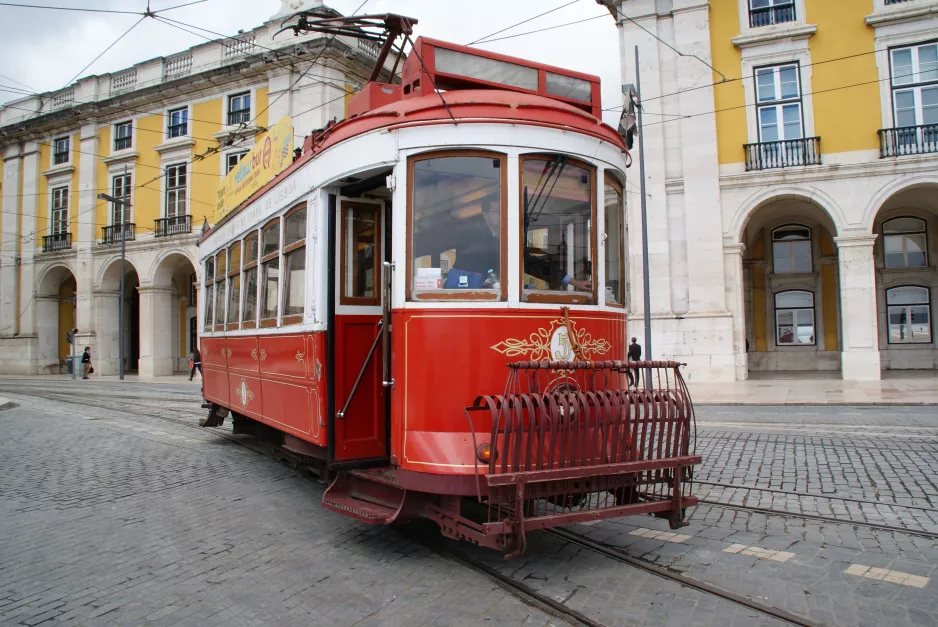 Lissabon Colinas Tour med motorvogn 5 på Praça do Cormércio (2013)