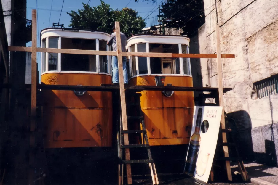 Lissabon kabelbane Elevador da Glória med kabelsporvogn Gloria 1 under restaurering Glória (1985)