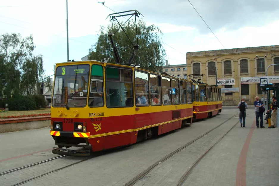 Łódź sporvognslinje 3 med motorvogn 1728 ved Plac Reymonta (2008)