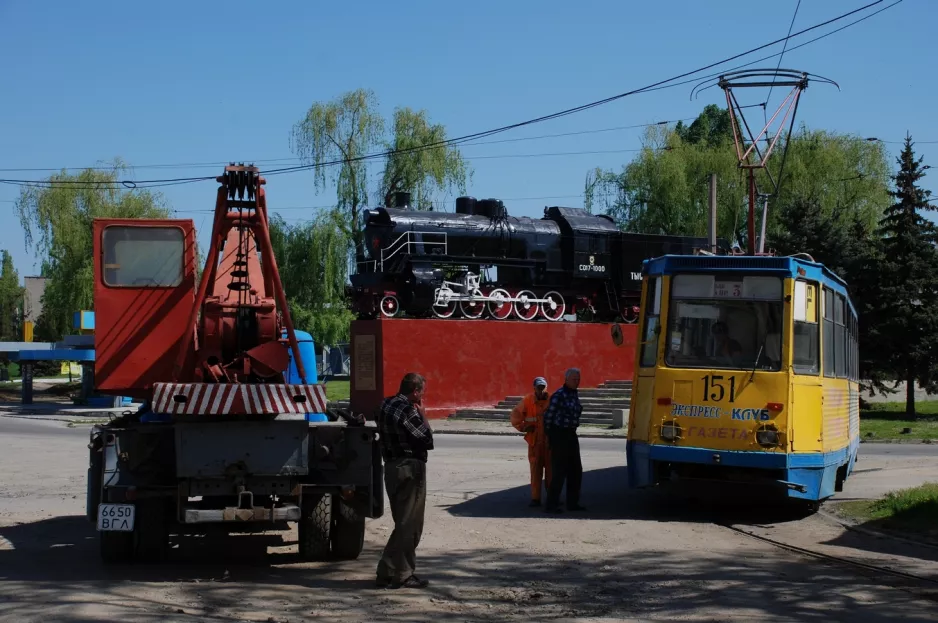 Lugánsk sporvognslinje 3 med motorvogn 151 ved Fabryka Lokomotyw (2011)