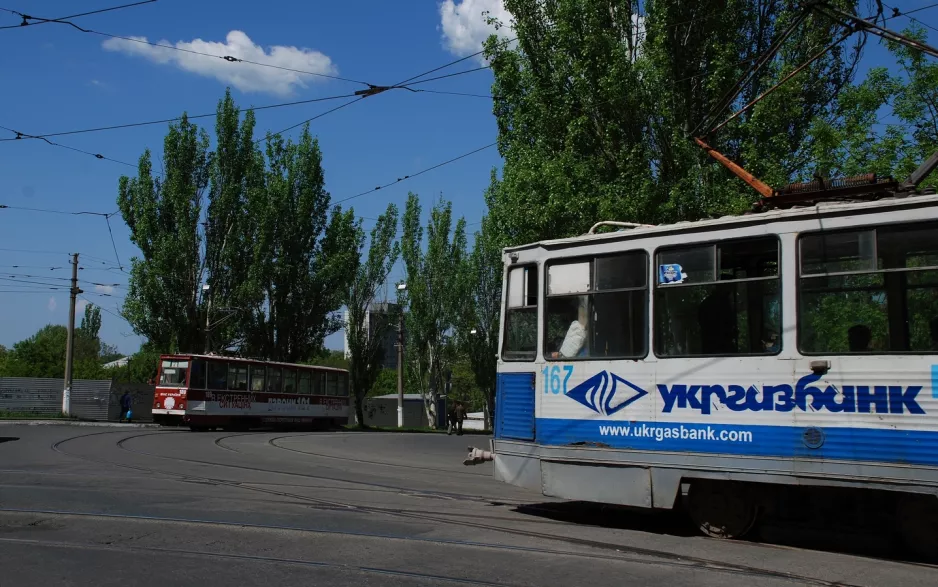 Luhánsk sporvognslinje 7 med motorvogn 189 på Terasa Shevchenka Street (2011)