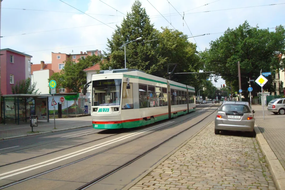 Magdeburg sporvognslinje 3 med lavgulvsledvogn 1325 ved Friesenstraße (Tismarstraße) (2014)