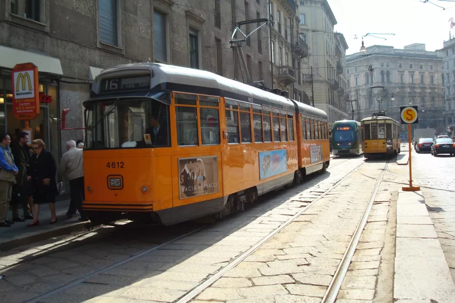Milano sporvognslinje 16 med ledvogn 4612 ved Via Orefici (2009)