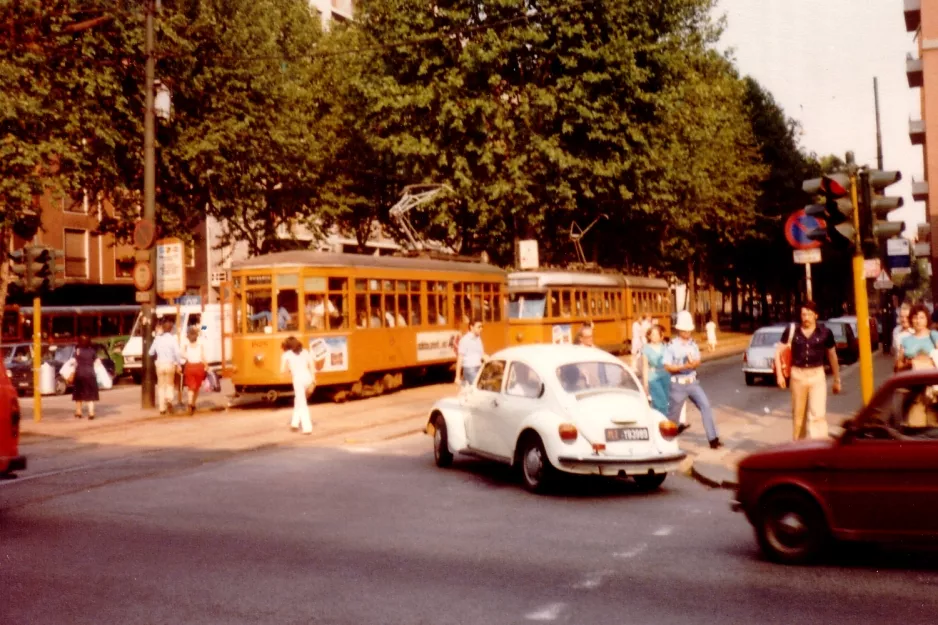 Milano sporvognslinje 33 med motorvogn 1828 på Viale Certosa / Viale le Serra (1981)