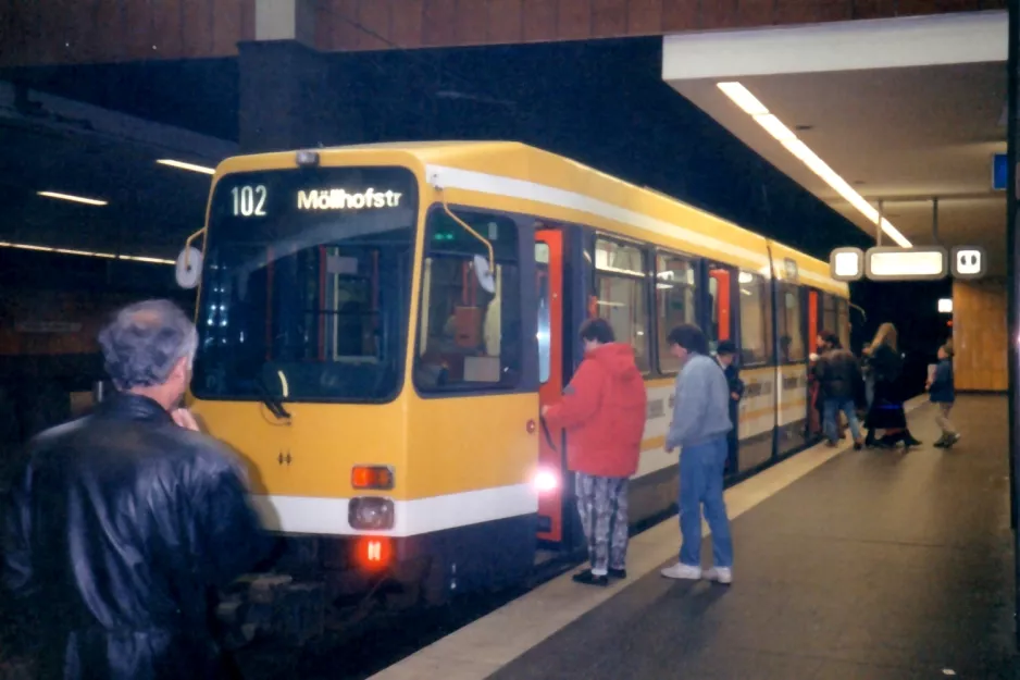 Mülheim an der Ruhr sporvognslinje 102 ved Hauptbahnhof (1996)