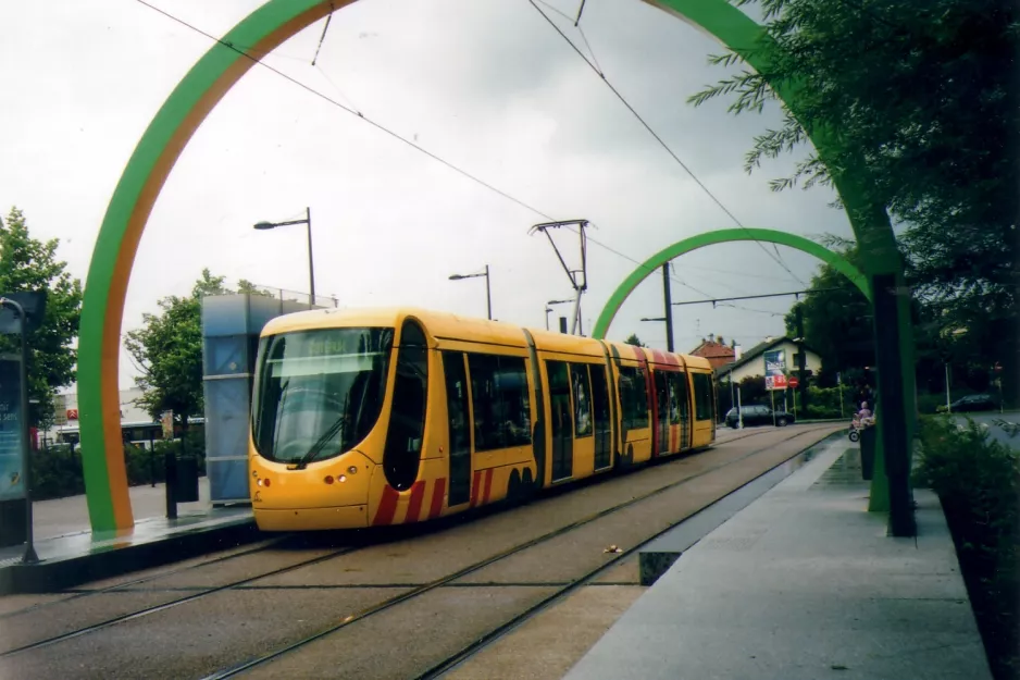 Mulhouse sporvognslinje Tram 2 med lavgulvsledvogn 2024 ved Nations (Mulhouse) (2007)