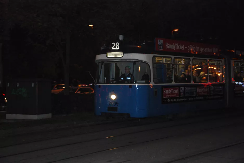 München lejlighedslinje 28 med ledvogn 2005 ved Ottostraße (2014)