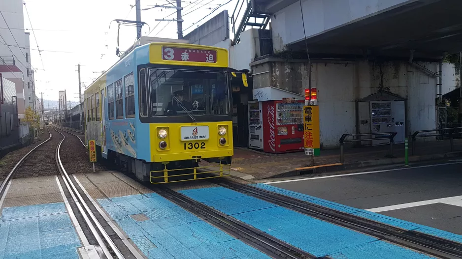 Nagasaki sporvognslinje 3 med motorvogn 1302 ved Matsuyama Machi (2017)