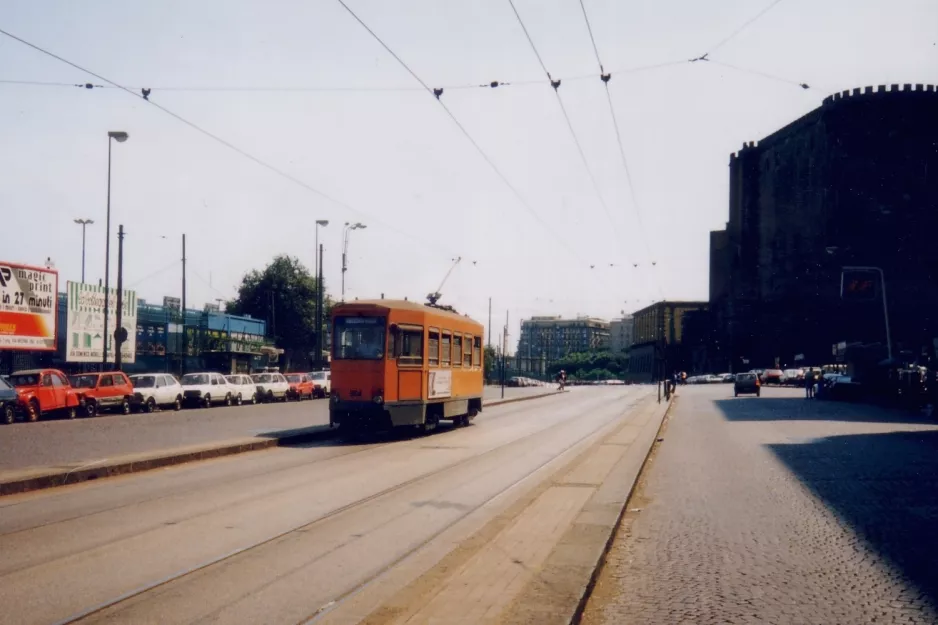 Napoli sporvognslinje 4 med motorvogn 984 på Via Cristoforo Colombo (1991)