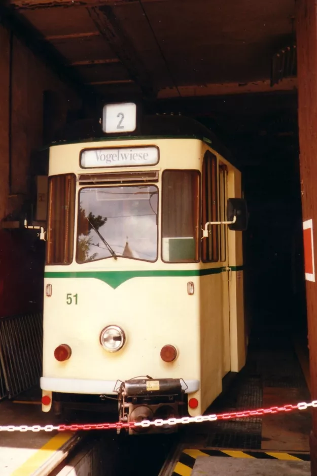 Naumburg (Saale) motorvogn 51 inde i remisen Naumburger Straßenbahn (Heinrich-von-Stephan-Platz) (2001)