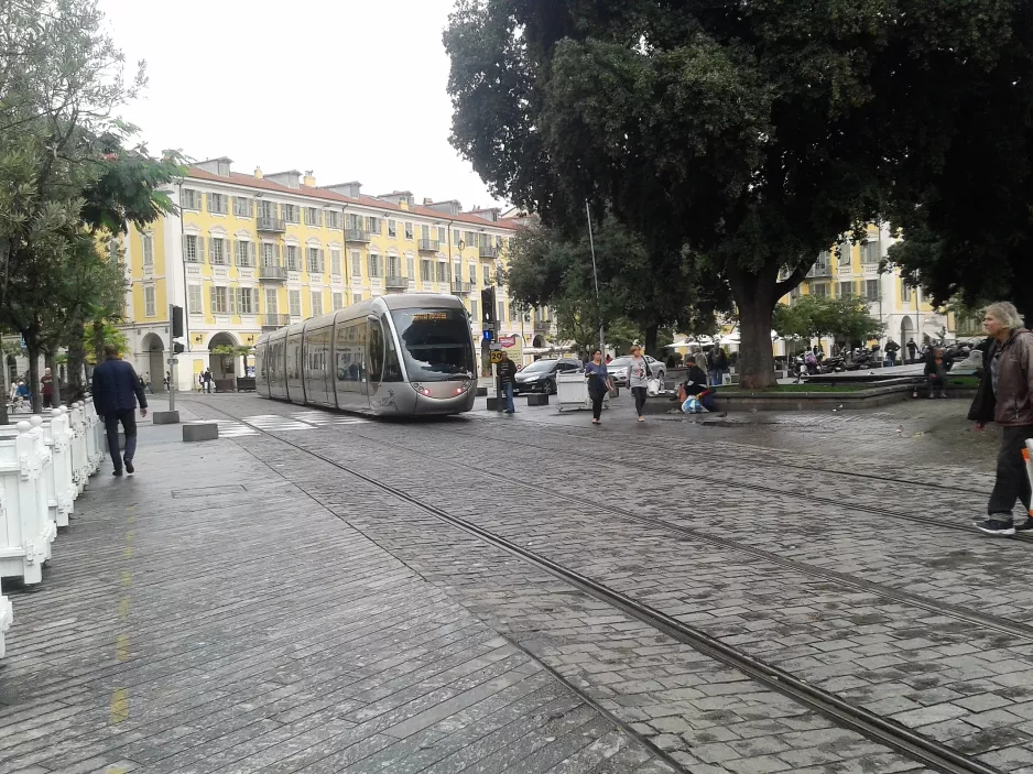 Nice sporvognslinje 1 på Place Garibaldi (2016)