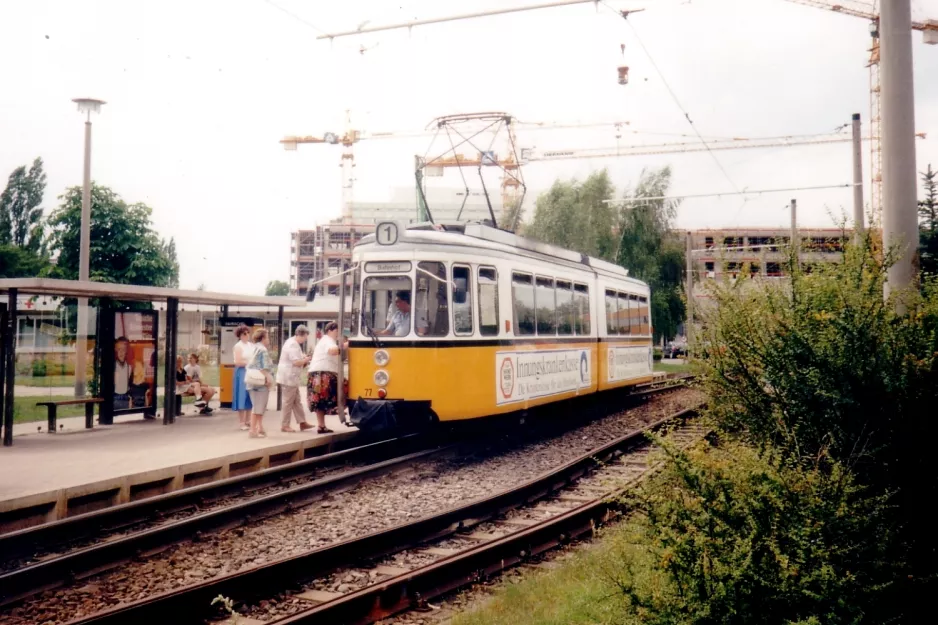 Nordhausen sporvognslinje 1 med ledvogn 77 ved Südharz Klinikum (1998)