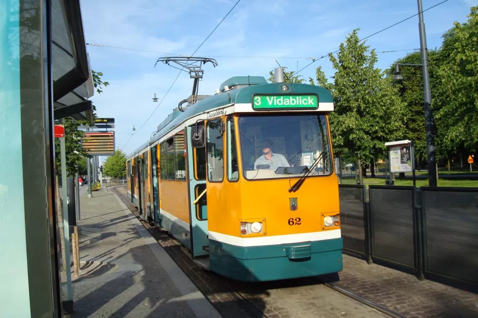 Norrköping sporvognslinje 3 med ledvogn 62 "Düsseldorf" ved Centralstation (2009)