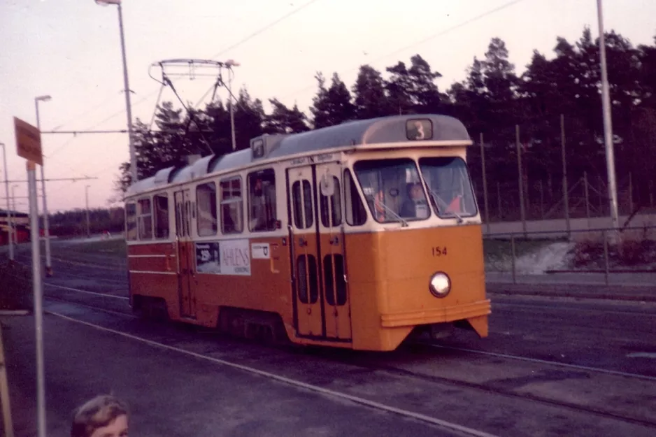 Norrköping sporvognslinje 3 med motorvogn 154 "Murmansk" ved Klockaretorpet (1984)
