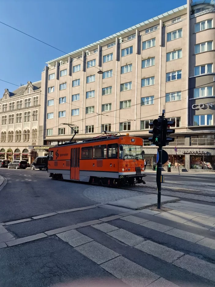 Oslo arbejdsvogn 357 ved Nationaltheatret Stortingsgata (2023)