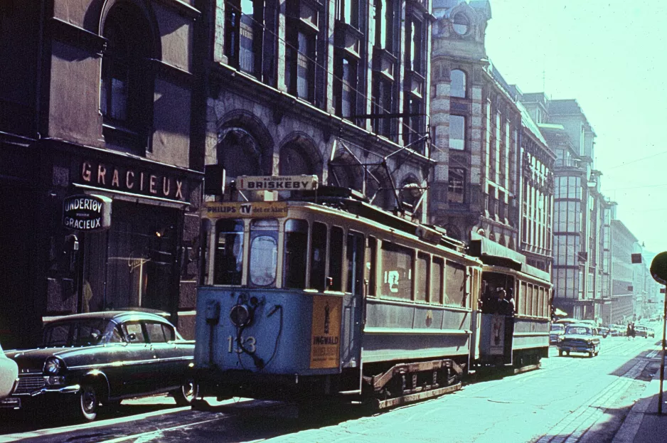 Oslo sporvognslinje 19 med motorvogn 133 på Prinsens gate (1962)