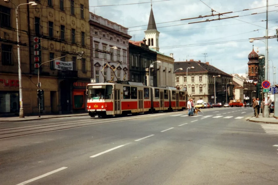 Plzeň sporvognslinje 4 med motorvogn 291 på Klatovská třída (1996)
