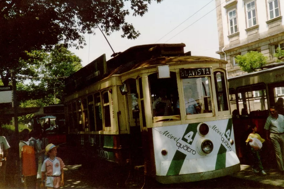Porto sporvognslinje 18 med motorvogn 219 ved Campo dos Mártires da Pátria (1988)