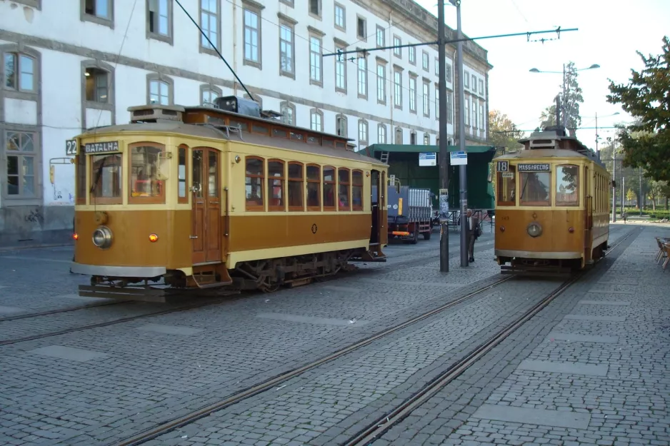 Porto sporvognslinje 22 med motorvogn 131 ved Carmo (2008)