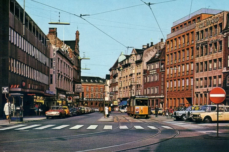 Postkort: Aarhus sporvognslinje 1 med bivogn 59 ved Store torv (1965-1971)