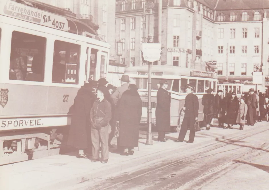 Postkort: Aarhus sporvognslinje 2 med motorvogn 27 ved Aarhus H (1939)