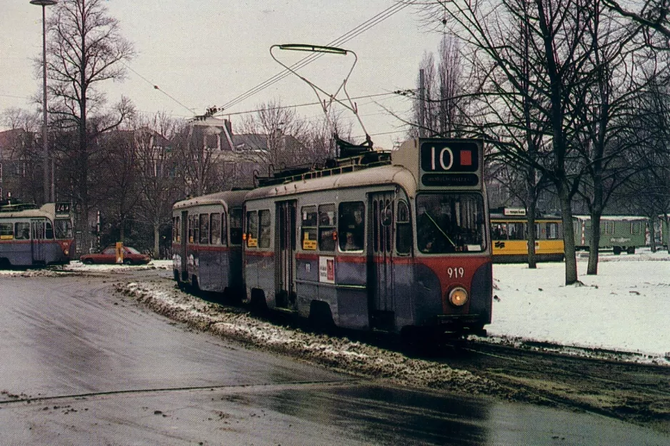 Postkort: Amsterdam sporvognslinje 10 med motorvogn 919 på Wetering-circuit (1979)