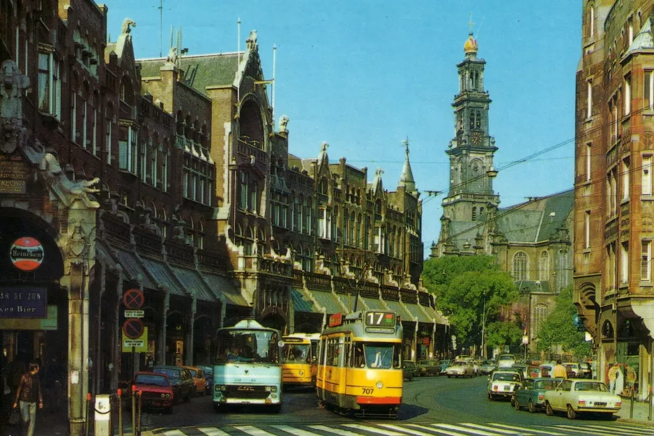 Postkort: Amsterdam sporvognslinje 17 med ledvogn 707 på Raadhuisstraat (1969)