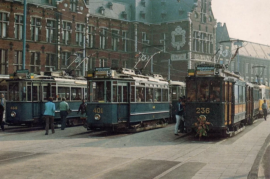 Postkort: Amsterdam sporvognslinje 5 med motorvogn 465 ved Centraal Station (1980)